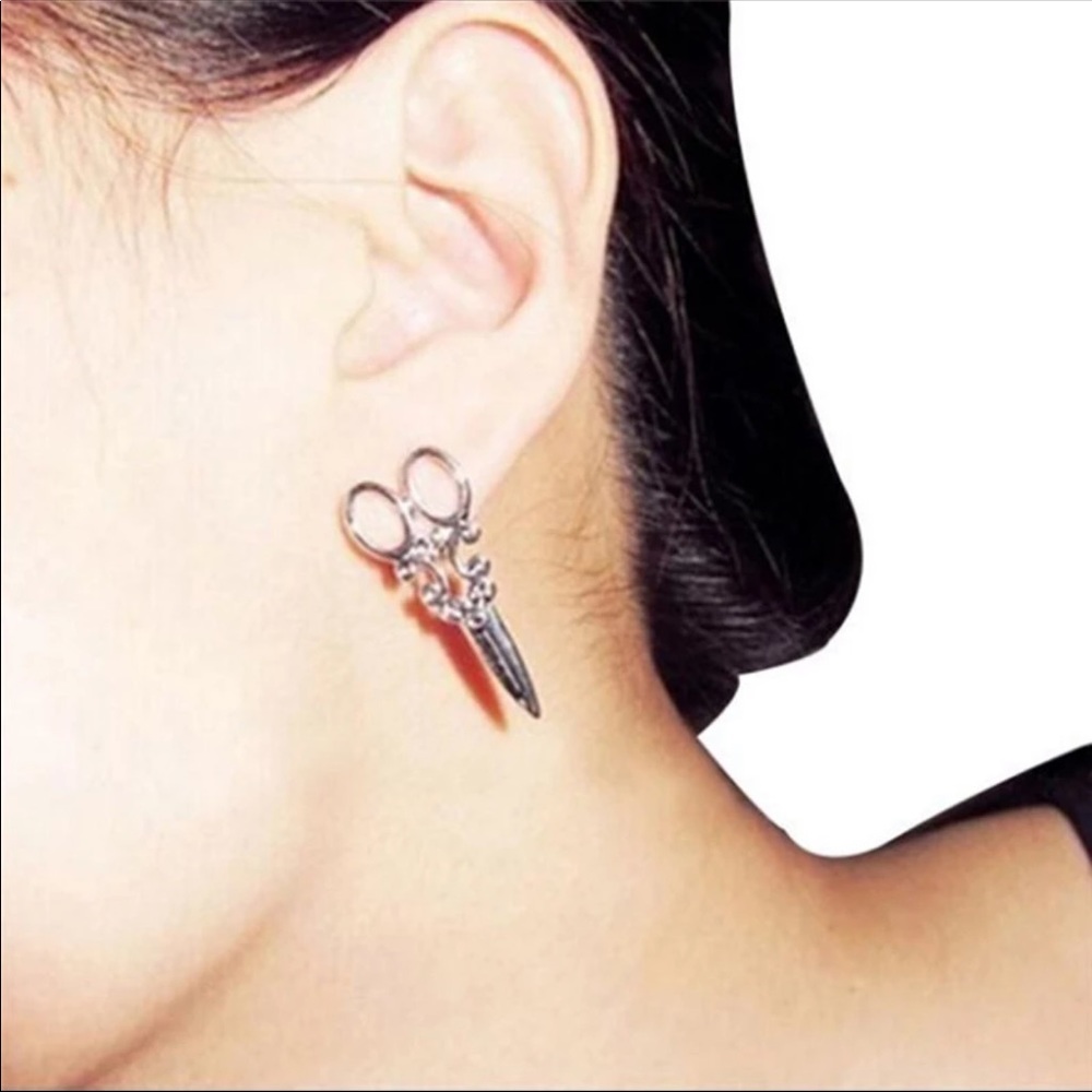 🆕 Silver Toned Earrings Perfect for Hairdresser!